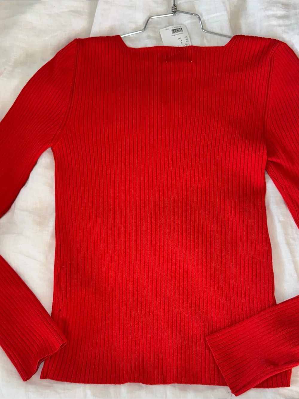 Red Ribbed V-Neck Women's Sweater H & M. NWT.    Size Small